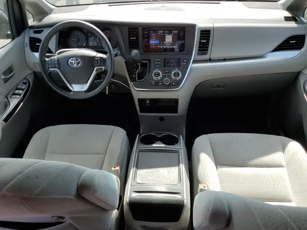 5TDJZ3DC9HS177025 2017 TOYOTA SIENNA - Image 8