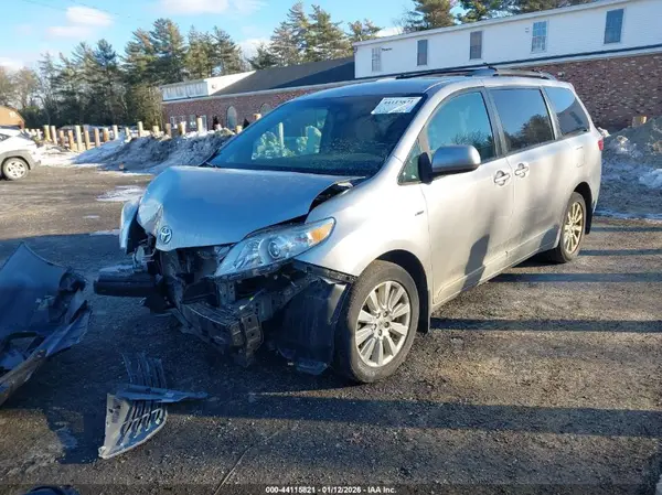5TDJZ3DC9HS183536 2017 TOYOTA SIENNA - Image 2