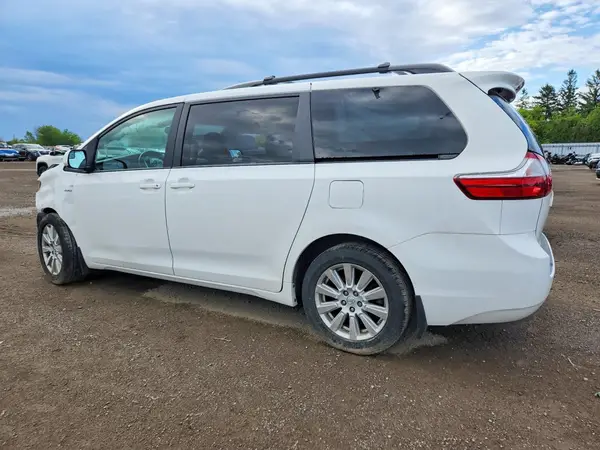 5TDJZ3DC9HS185870 2017 TOYOTA SIENNA - Image 2