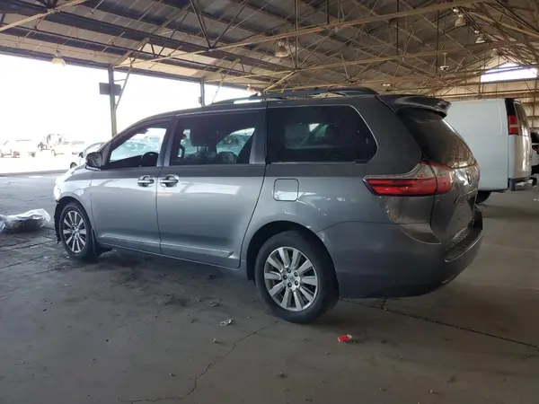 5TDJZ3DC9HS186663 2017 TOYOTA SIENNA - Image 2