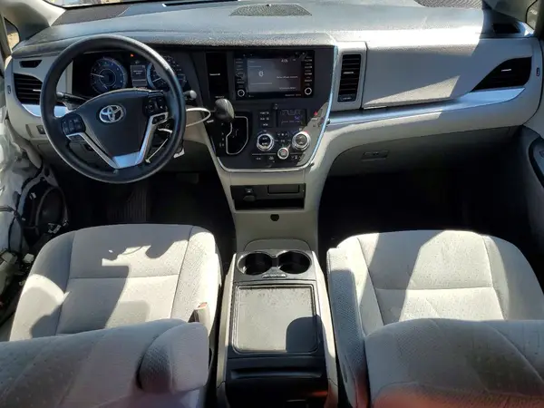 5TDJZ3DC9JS188936 2018 TOYOTA SIENNA - Image 8