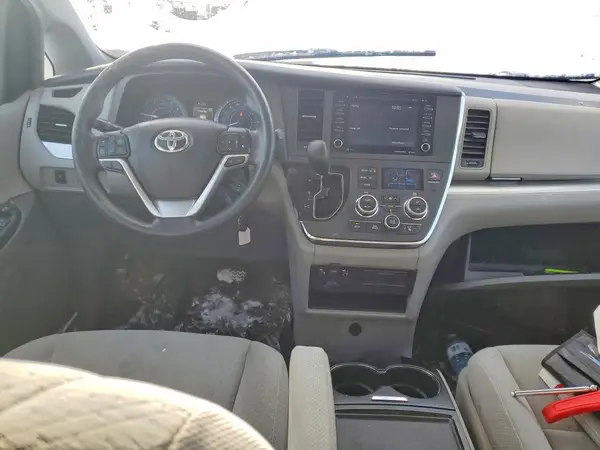 5TDJZ3DC9JS190606 2018 TOYOTA SIENNA - Image 8