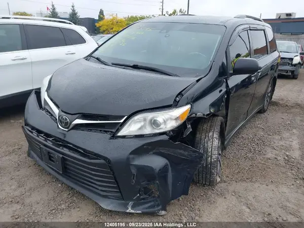 5TDJZ3DC9JS197734 2018 TOYOTA SIENNA - Image 2
