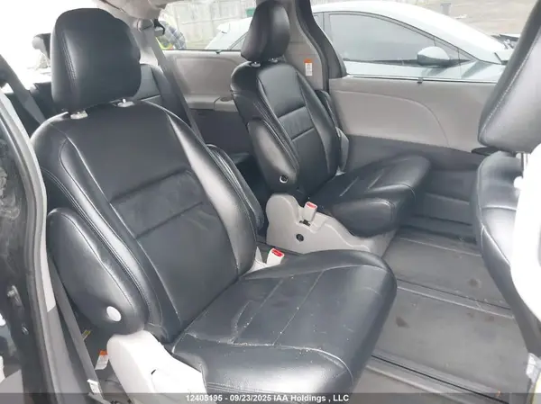 5TDJZ3DC9JS197734 2018 TOYOTA SIENNA - Image 8