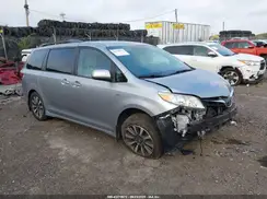5TDJZ3DC9JS199452 2018 TOYOTA SIENNA