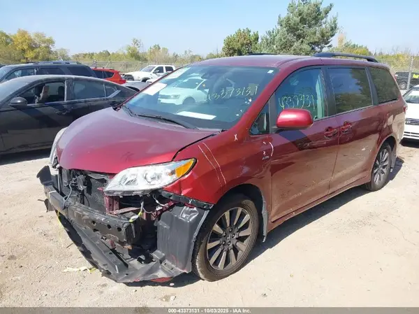 5TDJZ3DC9JS202902 2018 TOYOTA SIENNA - Image 2