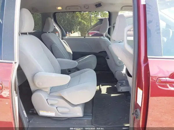 5TDJZ3DC9JS202902 2018 TOYOTA SIENNA - Image 8
