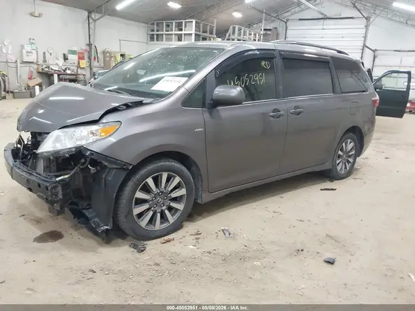 5TDJZ3DC9LS242545 2020 TOYOTA SIENNA - Image 2