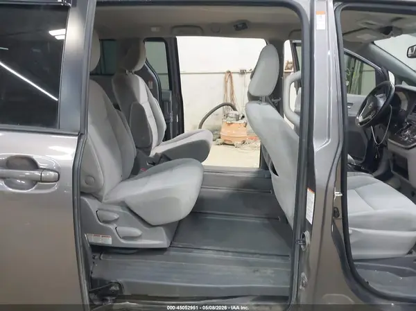 5TDJZ3DC9LS242545 2020 TOYOTA SIENNA - Image 8