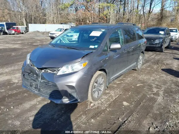 5TDJZ3DC9LS248085 2020 TOYOTA SIENNA - Image 2