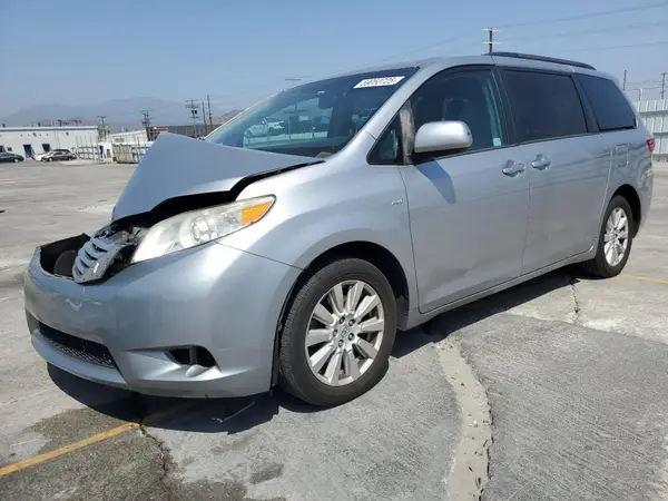 5TDJZ3DCXHS149461 2017 TOYOTA SIENNA - Image 1