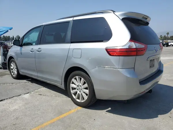 5TDJZ3DCXHS149461 2017 TOYOTA SIENNA - Image 2