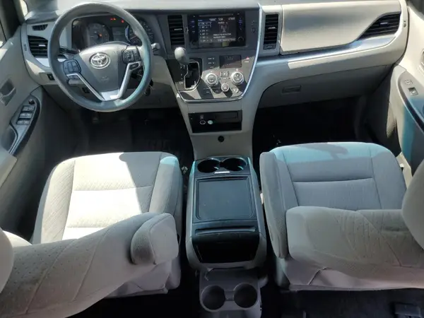 5TDJZ3DCXHS149461 2017 TOYOTA SIENNA - Image 8