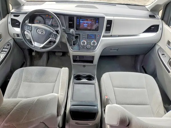 5TDJZ3DCXHS159925 2017 TOYOTA SIENNA - Image 8
