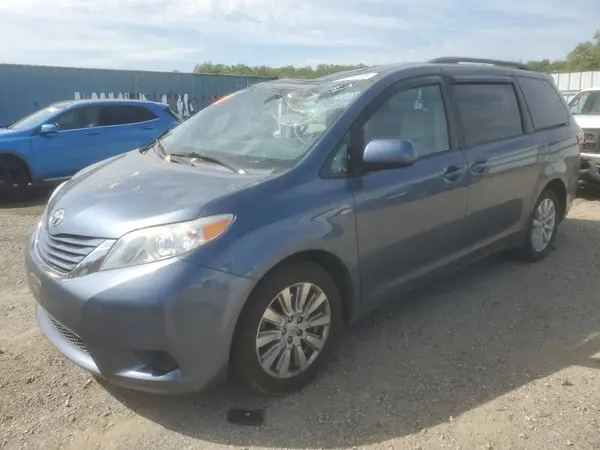 5TDJZ3DCXHS165871 2017 TOYOTA SIENNA - Image 1