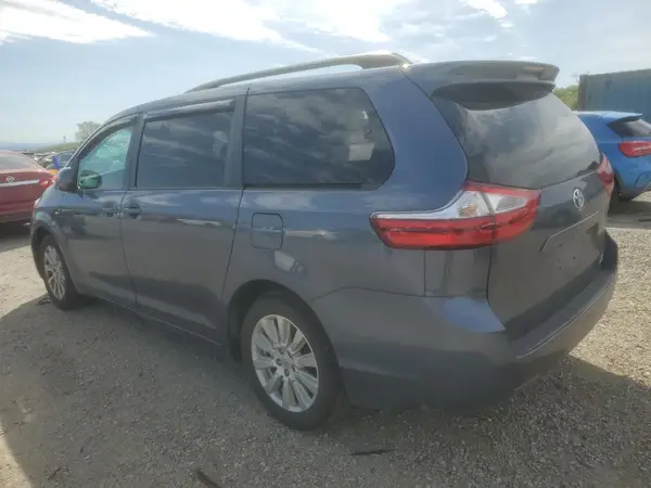 5TDJZ3DCXHS165871 2017 TOYOTA SIENNA - Image 2