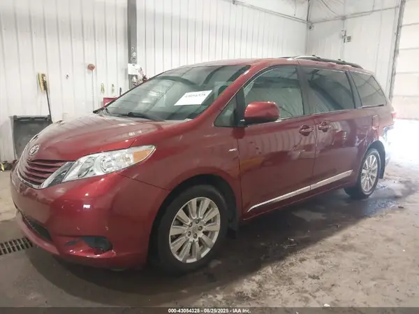 5TDJZ3DCXHS171802 2017 TOYOTA SIENNA - Image 2