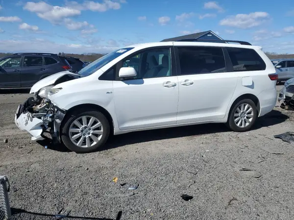 5TDJZ3DCXHS177213 2017 TOYOTA SIENNA - Image 1