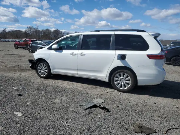 5TDJZ3DCXHS177213 2017 TOYOTA SIENNA - Image 2