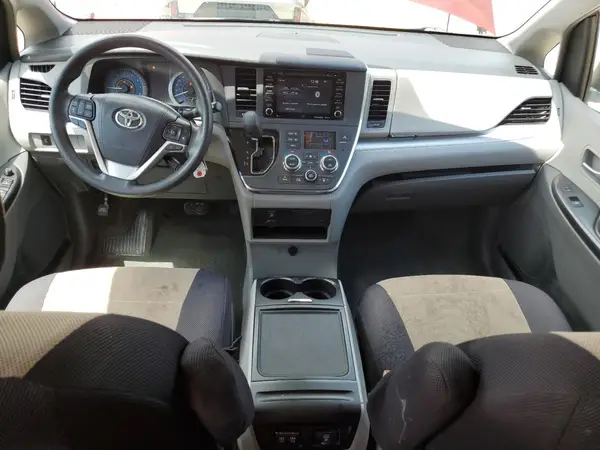 5TDJZ3DCXJS203105 2018 TOYOTA SIENNA - Image 8