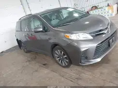 5TDJZ3DCXJS208689 2018 TOYOTA SIENNA