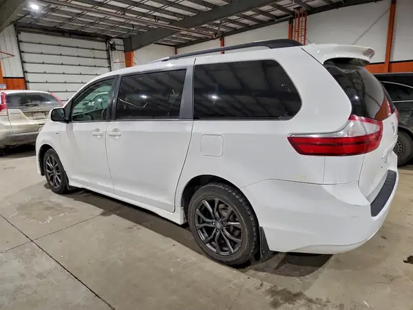 5TDJZ3DCXKS222254 2019 TOYOTA SIENNA - Image 2