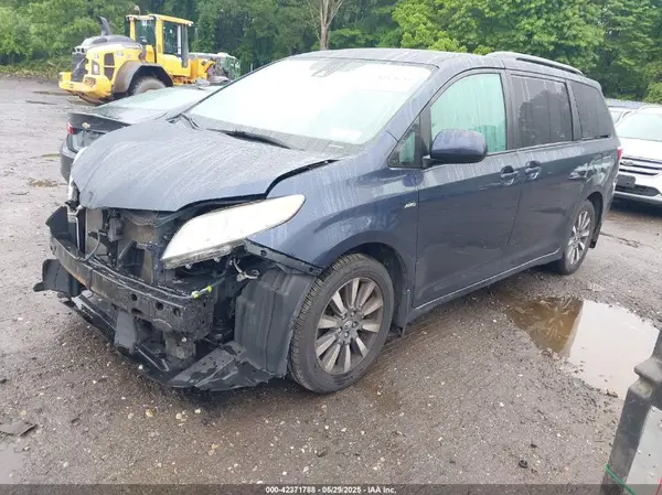 5TDJZ3DCXKS222366 2019 TOYOTA SIENNA - Image 2