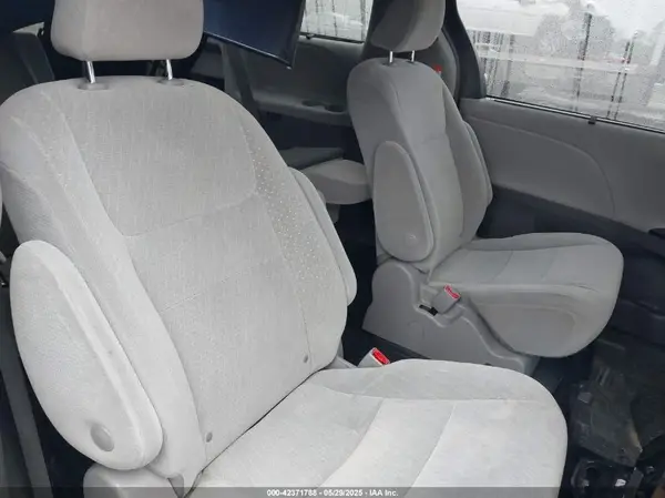 5TDJZ3DCXKS222366 2019 TOYOTA SIENNA - Image 8