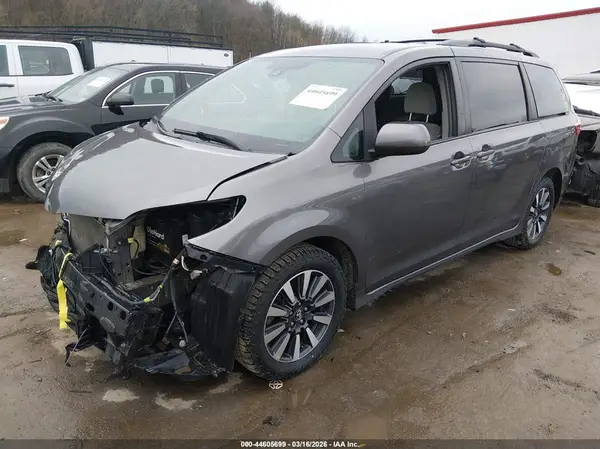 5TDJZ3DCXKS225770 2019 TOYOTA SIENNA - Image 2