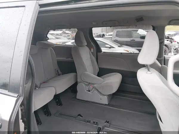 5TDJZ3DCXKS225770 2019 TOYOTA SIENNA - Image 8