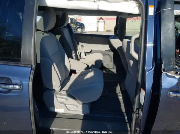 5TDJZ3DCXLS250685 2020 TOYOTA SIENNA - Image 8