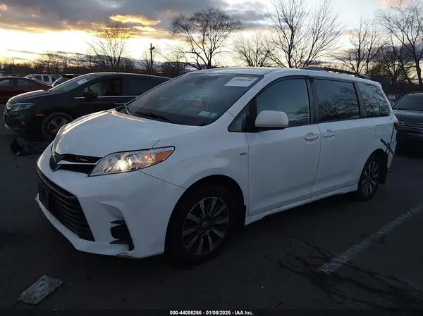5TDJZ3DCXLS251755 2020 TOYOTA SIENNA - Image 2