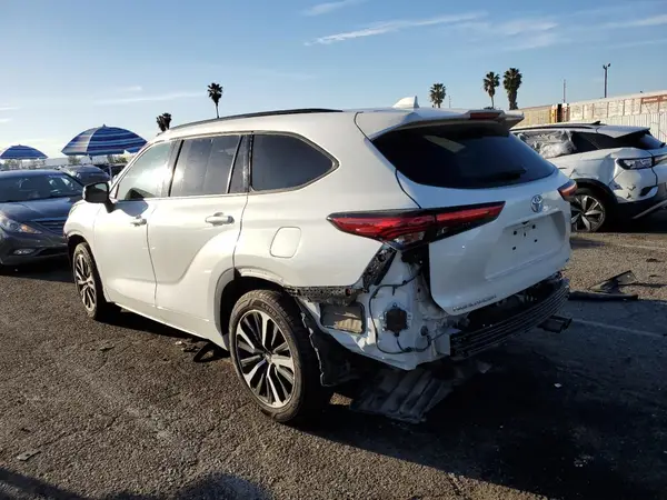 5TDJZRAH0MS063136 2021 TOYOTA HIGHLANDER - Image 2