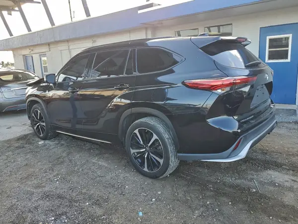5TDJZRAH0NS112403 2022 TOYOTA HIGHLANDER - Image 2