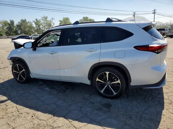 5TDJZRAH0NS118489 2022 TOYOTA HIGHLANDER - Image 2