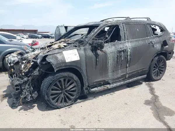 5TDJZRAH1MS047902 2021 TOYOTA HIGHLANDER - Image 2