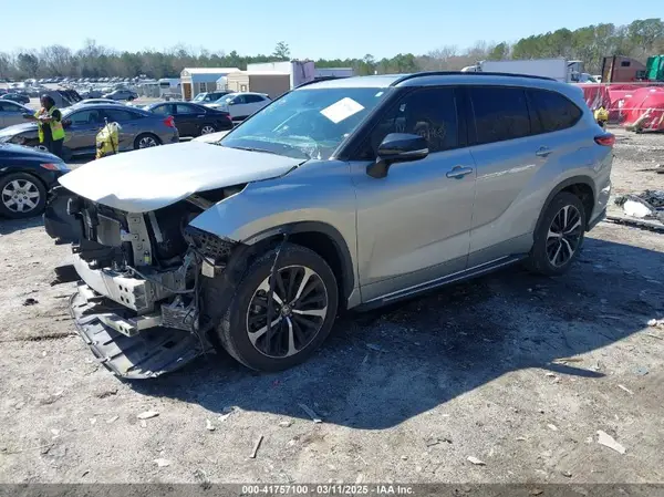 5TDJZRAH1MS075831 2021 TOYOTA HIGHLANDER - Image 2