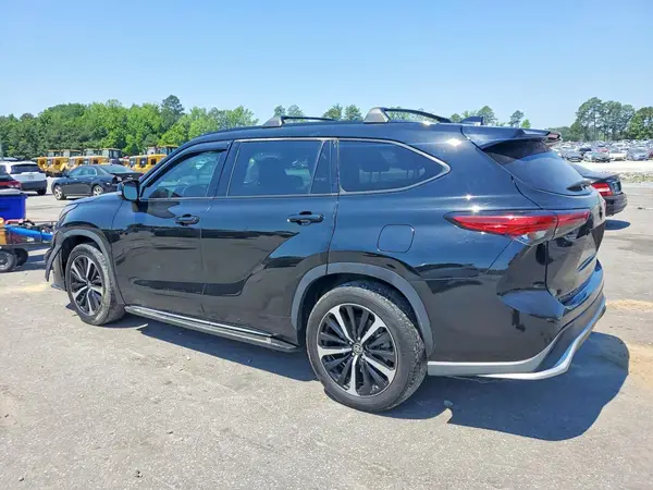 5TDJZRAH2MS066782 2021 TOYOTA HIGHLANDER - Image 2