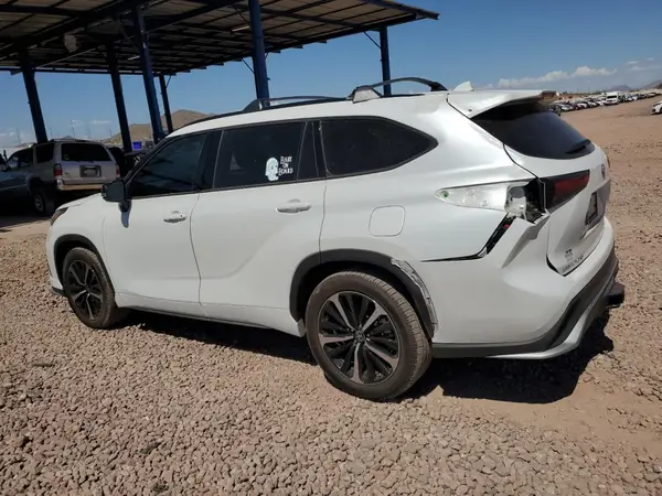 5TDJZRAH2NS095247 2022 TOYOTA HIGHLANDER - Image 2