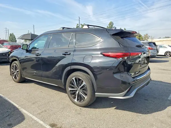 5TDJZRAH3NS115036 2022 TOYOTA HIGHLANDER - Image 2