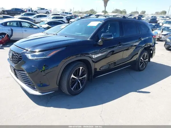 5TDJZRAH4MS057873 2021 TOYOTA HIGHLANDER - Image 2