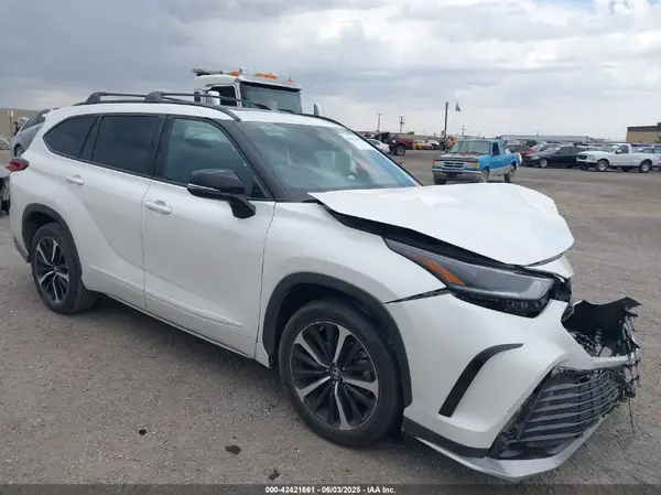 5TDJZRAH4MS058943 2021 TOYOTA HIGHLANDER - Image 1