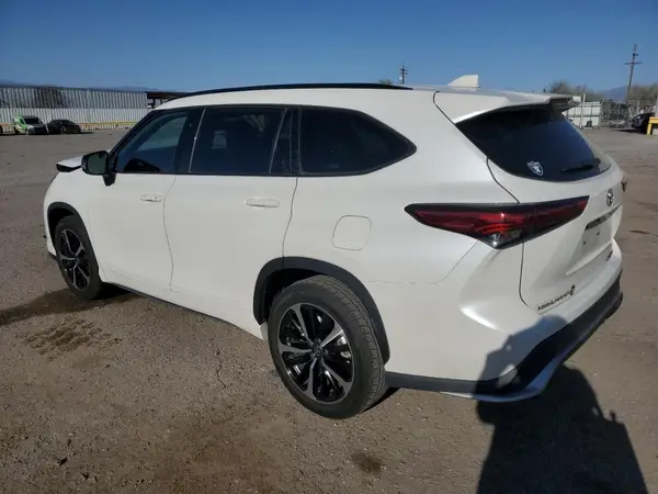 5TDJZRAH5MS032707 2021 TOYOTA HIGHLANDER - Image 2