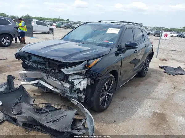 5TDJZRAH5MS060121 2021 TOYOTA HIGHLANDER - Image 2