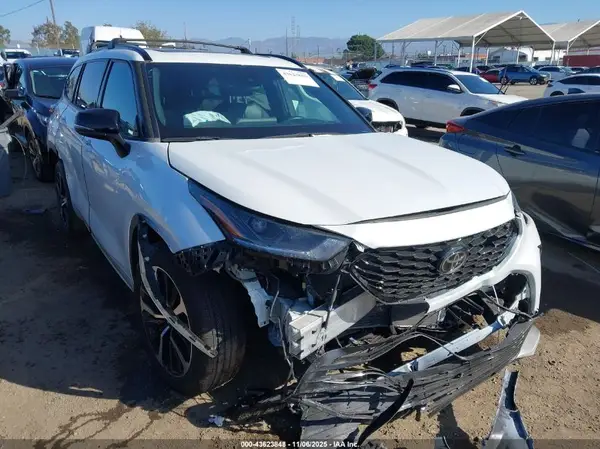 5TDJZRAH5NS090270 2022 TOYOTA HIGHLANDER - Image 1