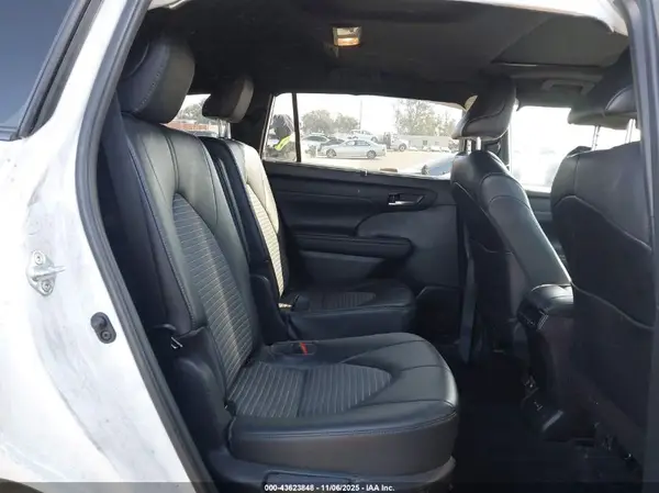 5TDJZRAH5NS090270 2022 TOYOTA HIGHLANDER - Image 8