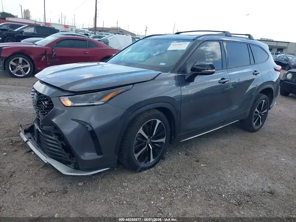 5TDJZRAH6MS031565 2021 TOYOTA HIGHLANDER - Image 2