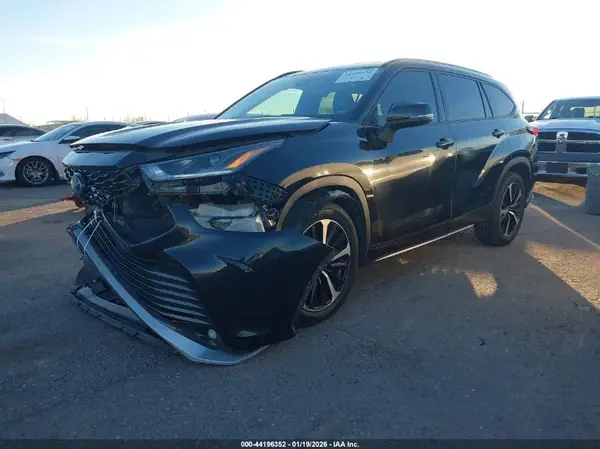 5TDJZRAH6MS043330 2021 TOYOTA HIGHLANDER - Image 2