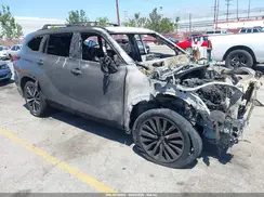 5TDJZRAH7NS090142 2022 TOYOTA HIGHLANDER