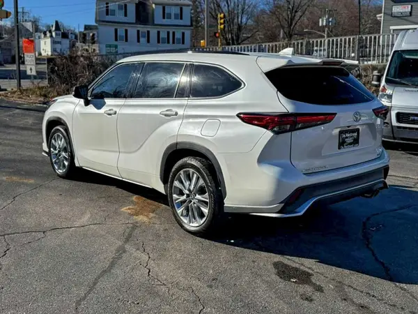 5TDJZRAH8MS041384 2021 TOYOTA HIGHLANDER - Image 2